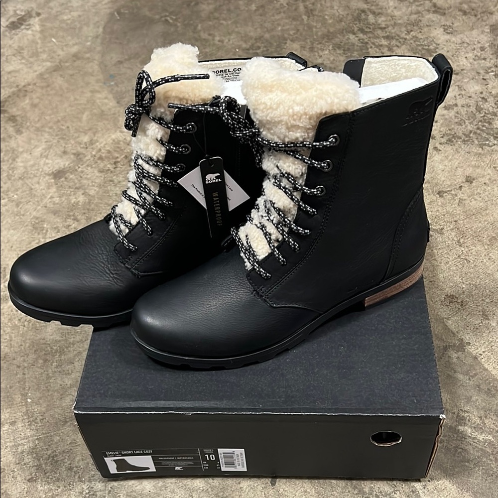 Sorel Black Lace-Up Boots with Shearling Lining